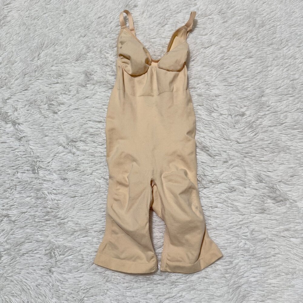 Women SKIMS Seamless Sculpt Mid Thigh Bodysuit in Sand Size Large/Extra Large
